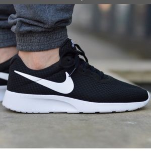 Nike Tanjun. Size 8.5